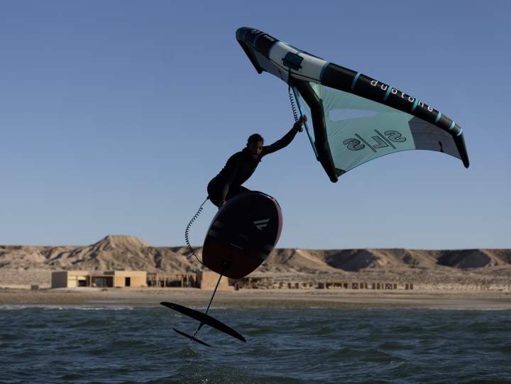 Cours et location de wingfoil à la Tour d'Eole